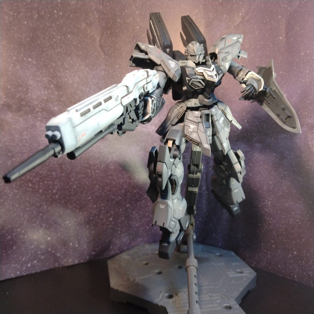 毎度のごとくスジ彫り入れてからのグラデーション塗装です！😀完成していつも思うのですが！飽くまでも自分で完成後に見て普通に作った物とあまり変わらないんじゃないかって思って！普通に作った画像も載せて比較して貰わないとどこをどうイジったのか、分からない方もいるんじゃないかなぁって思うんです！🤔