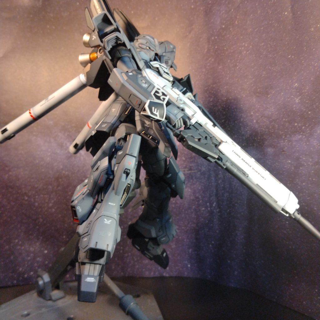 可動範囲は良好なキットで特に肩の引き出し機能は良いですね！😄肩の可動がグッと上がりますので！