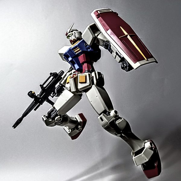 ようやく2日間休みになったので、一気に2つ組み立てました。HGガンダム(ビヨンドグローバル)とEGウイングガンダムです。何気に、ビヨンドグローバルの発売がは約6年前だということに驚きました。ガンプラ始めて3つ目がこのキットだったのですが、もう一度組み立てたいと思い、今更ながら購入。プロポーション等は今風になっており、可動域も広いです。賛否が分かているそうですが、個人的には結構好みです。そしてEGウイング、1000円ちょっとでこの出来は凄くないですか？細かいダクト等の色は足りませんが、殆ど色分けされています。組み立てやすく、クオリティも高いです。時間があればぼちぼち投稿していきたいです。（2枚目）