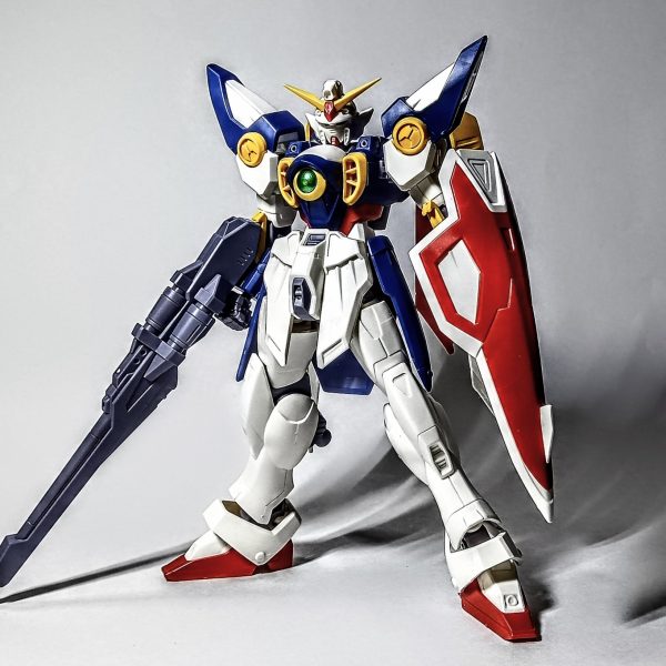 ようやく2日間休みになったので、一気に2つ組み立てました。HGガンダム(ビヨンドグローバル)とEGウイングガンダムです。何気に、ビヨンドグローバルの発売がは約6年前だということに驚きました。ガンプラ始めて3つ目がこのキットだったのですが、もう一度組み立てたいと思い、今更ながら購入。プロポーション等は今風になっており、可動域も広いです。賛否が分かているそうですが、個人的には結構好みです。そしてEGウイング、1000円ちょっとでこの出来は凄くないですか？細かいダクト等の色は足りませんが、殆ど色分けされています。組み立てやすく、クオリティも高いです。時間があればぼちぼち投稿していきたいです。（3枚目）