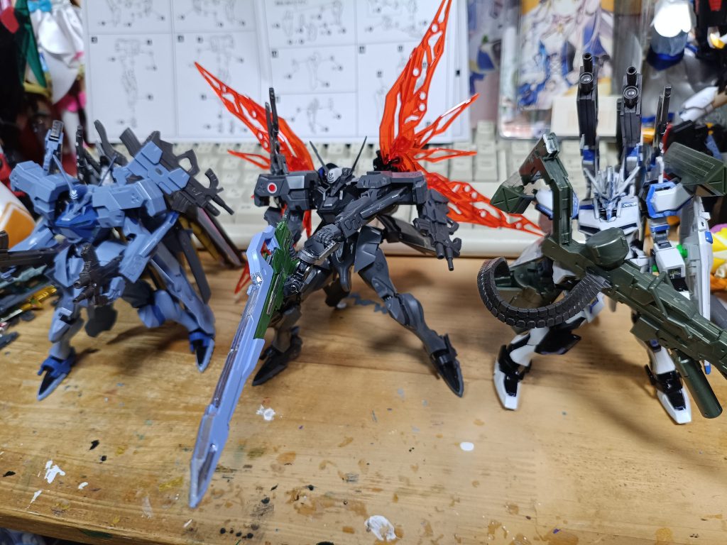 以上です あと手持ちのまだ組んでない機体は白武御雷と紫武御雷だけです 紫武御雷はなんか部分的に赤で塗装したいな まあかなり大変そう(;・∀・)