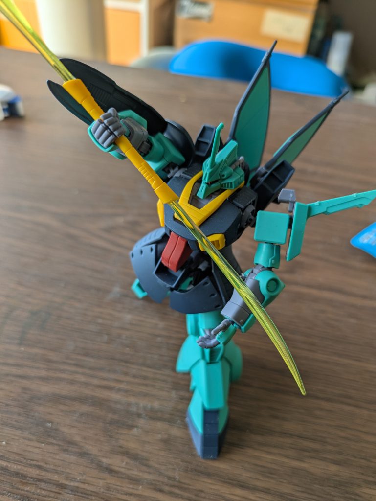 それでも、ここまでは可動します。一番外れやすいのは頭部。ちょっとでも動かすと、気がついたら外れてる(笑)