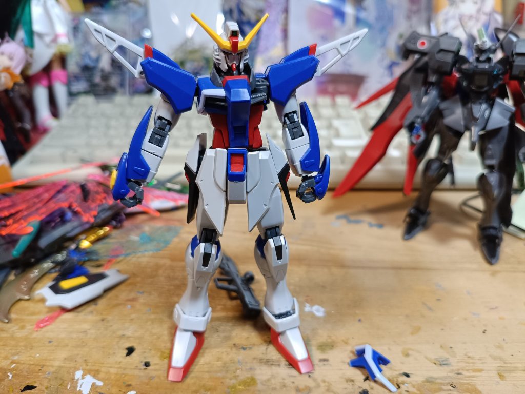 なおこのあとデスティニーの羽を外してたら右胸が折れました　(´；ω；｀)まあボンド無しでも直せるのでまだたいしたダメージではないかも？　あとデスティニーを組みながら思ったことこの頃からシードアクションシステム搭載されてたのかと驚きました