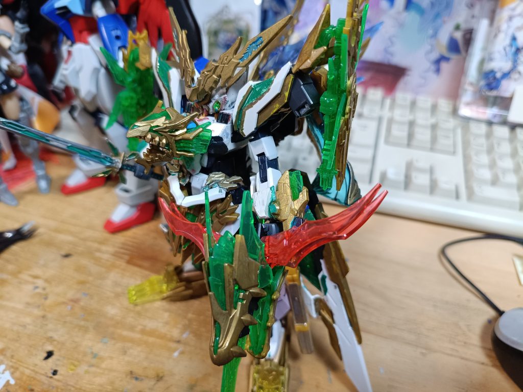 この機体棚に飾ってたんだけどものすごくホコリ被ってたのでメンテのために少し改造とかしながら写真を撮りました