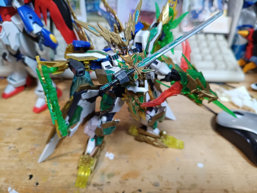 以上です　デスティニーガンダムをパチ組で作りましたが最近作ったガンプラ多分エントリーグレードのウイングガンダム以来では?　ガンプラ以外だとほとんどマヴラブのプラモだからね　あとこのデスティニーは中古だたからかボディはすでに組まれてましたそしてなんか白く白化してました　
