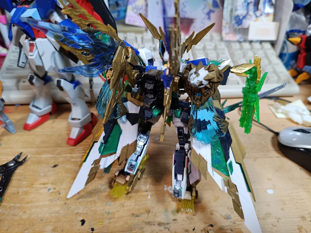 マスターオブドラゴンナイトよりはデカくないけどなかなか派手ですwそしてなんか重いらしくバランスが_(┐「ε:)_自分のガンプラてかなりバランス悪の多いような？