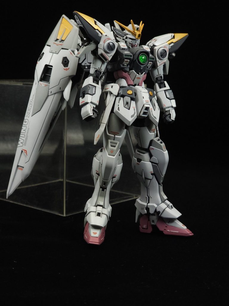 RGウイングガンダムゼロ スノーホワイトカラー–2枚目/制作者：ル・クルーゼ