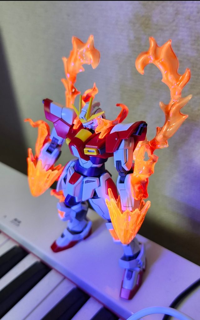 ・新たな試み今回はプラバンで「炎の表現」を再現しようと新たに試みました。ちょっと分かり難いですね...💦腕部、脚部、胸部に少しプラバンで成形した炎を付け加えています。初めてにしてはまあまあ良く出来たかなと思います。