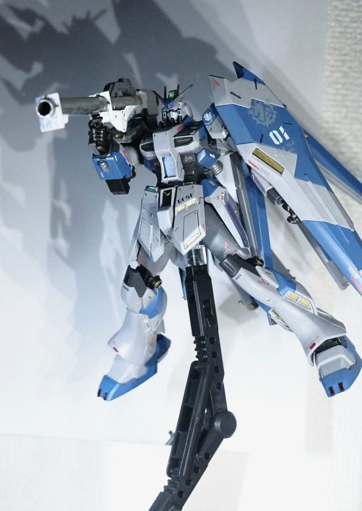 ・可動域今回中身は手を入れてないので可動域は変わっていません！強いていうなら重ね塗りのせいで動かし難いです！水性カラー筆塗りで塗りました！