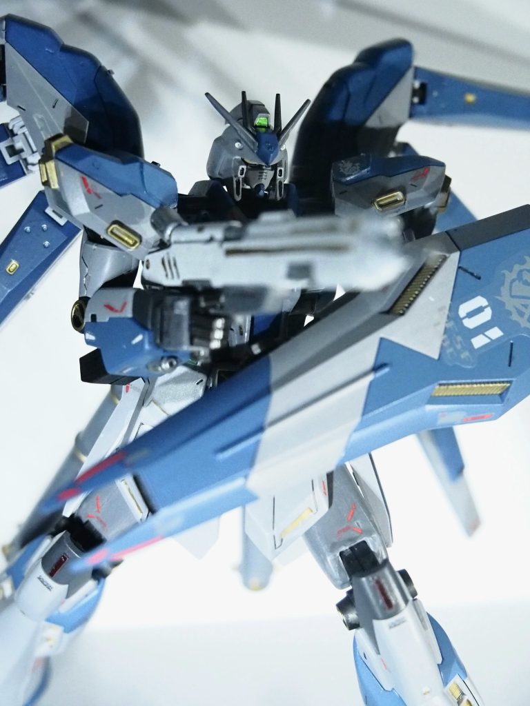 目元も少し睨みを効かせられるように、フェイスの位置を変えてます。