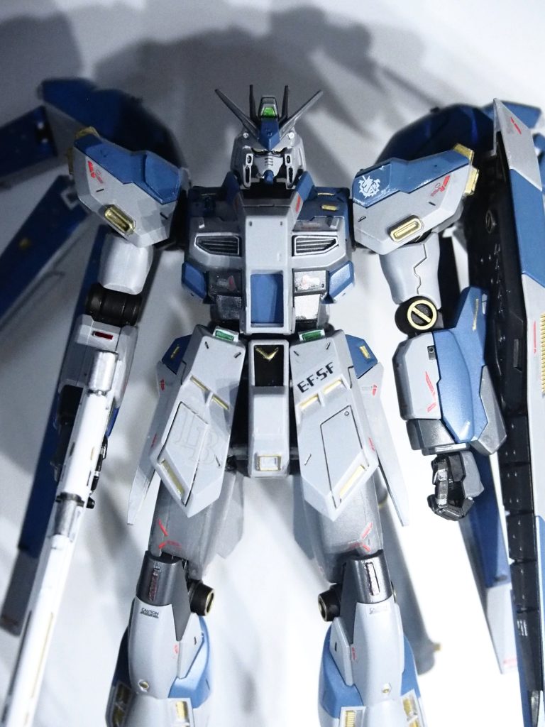 ・大きな改造点大きく3つで、｢フェイス形状変更｣｢太もも延長｣｢腹部のスリム化｣です。太ももは約4mm延長してます。腹部は両サイド約2mmほど削ってパテで成形して細身にしました。