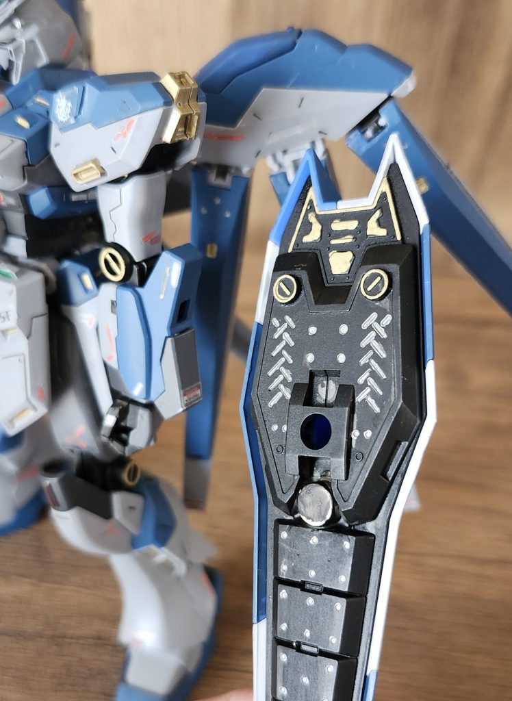 ※追記 ご質問があったのでネオジム接続です！ほぼシールド裏はむき出しで、腕部にもネオジムを仕込んでいます！ただこのまま接続すると....