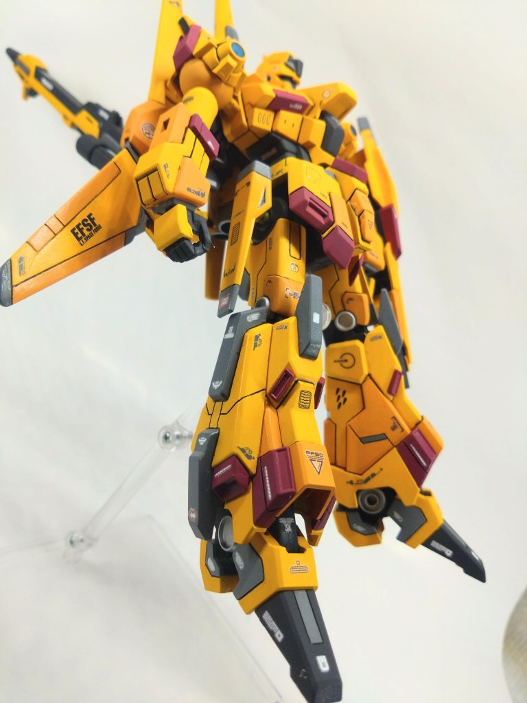 足元のデザインがめっちゃ好み。