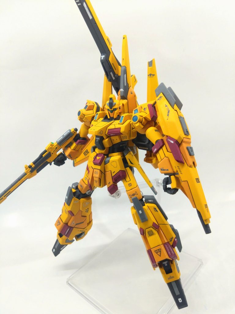 これがガショガショッと変型するロマン。今回のカラーはメタス、バンブルビーをオマージュしつつ変型機である事を強調してディティールアップ、それをハッキリアピールする為の明るいカラーでもあります。本来のゼネラルレビル配置カラーも量産型の青もカッコいいので悩みました。こんなのもアリとして見て頂ければ幸いです。最後まで見て頂きありがとうございました！