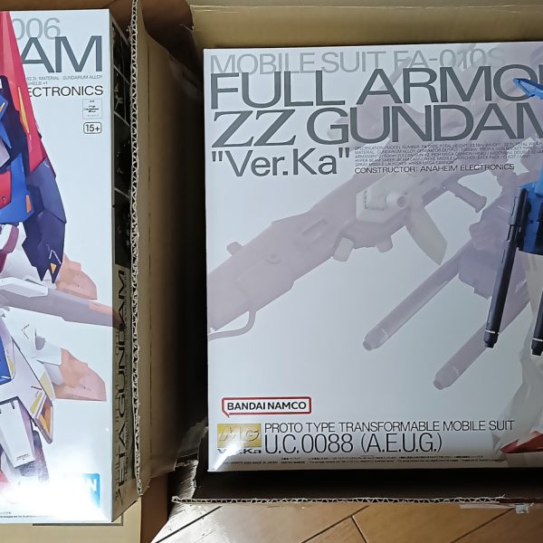 先ずは時系列順に組んでみようと思います。過去に制作したRGZガンダムから数年ぶりのゼータ✨そして久し振りのMG!!2.0よりもコンパクト化されたとされるウェイヴライダー形態とカトキ氏デザインでは珍しい!?アニメ遵守デザインゼータの完成形を直に見てみたい!!という心境です。組み立てペース遅い方なのですが、夕方ぐらいの完成を目処にやってみます!!（2枚目）