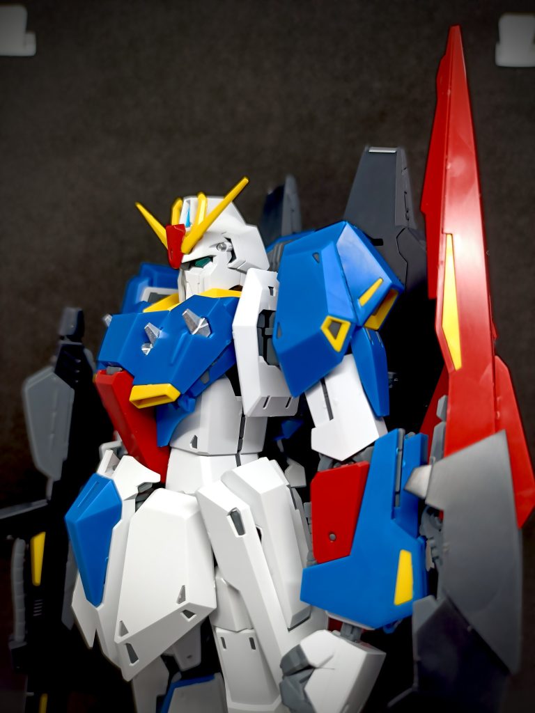 アニメ遵守のデザインとの事で劇中の雰囲気が踏襲された良い出来栄え。製作中もひとつひとつのパーツの精度の良さに感動しながら作ってました。さすがはMGですね。以前制作したMGZZVer.kaも良作でしたが、こちらも引かず劣らずなかなかの良作でしたよ。デカールは後日仕上げます。とりあえず今日はここまでにしておきますか。ご覧頂きありがとうございました。近日中に更新します。