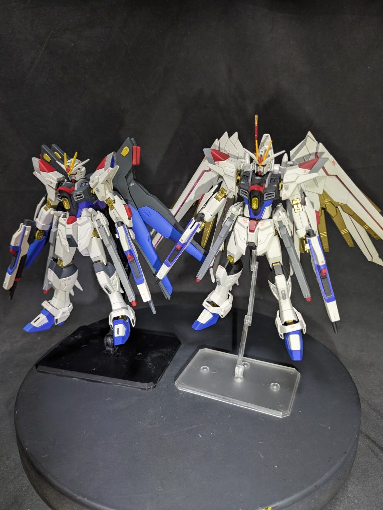 HGマイテイーストライクフリーダムガンダムとツーショット