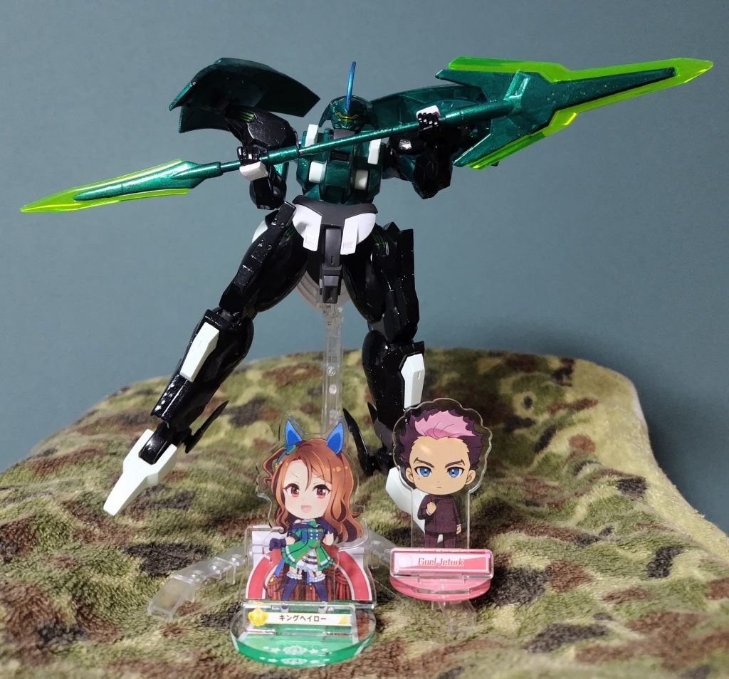 制作技術が拙く、他の角度からお見せするのは気が引けるので10度の敗北を越えたウマ娘とガンダムシリーズ最速3連敗のパイロットを並べてみました