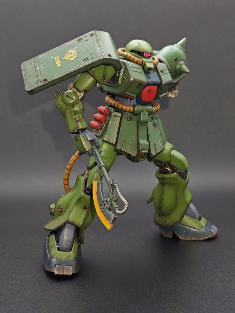 このザクII改は、完成品ジャンクとして購入したので、躊躇無くダメージ加工に取り掛かれましたが、上手く出来たのか不安です😅今後はウェザリングカラーを使った事がないので、そのうちトライしたいと思います。