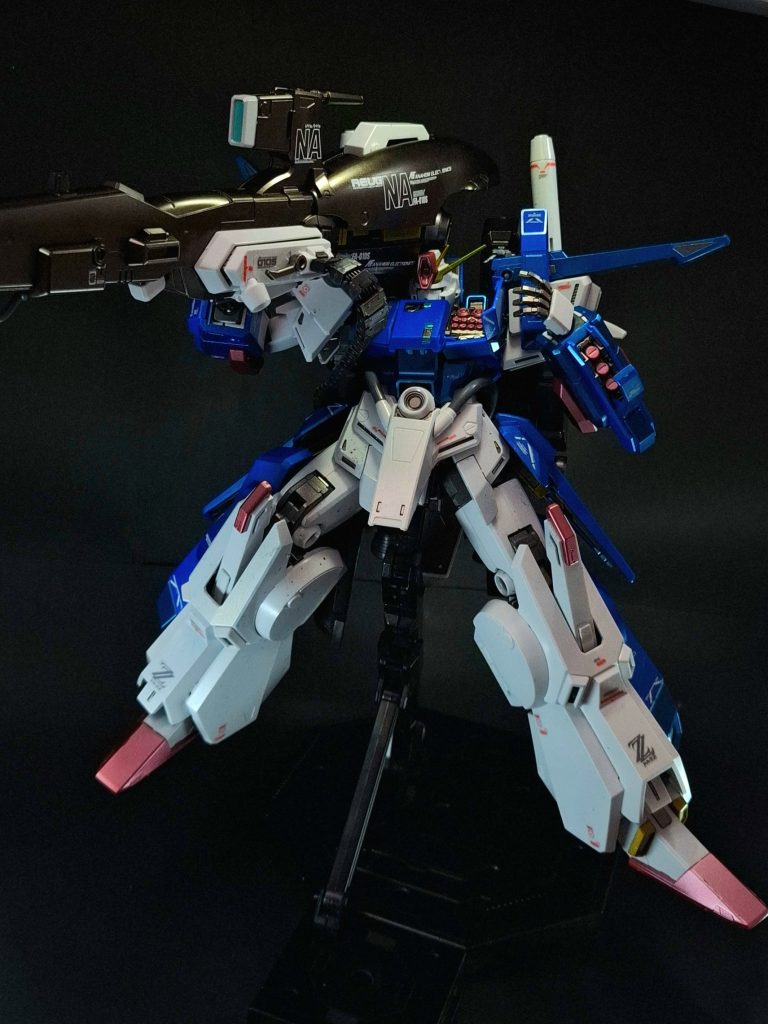 左腕部ミサイル・ポッド左腕部に追加されているミサイル・ポッド。装弾数は8発。弾種はAMA-09Sミサイルであり、これはコア・ファイターに装備されているのと同じ物である。ドーベン・ウルフに対して使用した際は、命中こそしたものの大したダメージを与えられなかった。