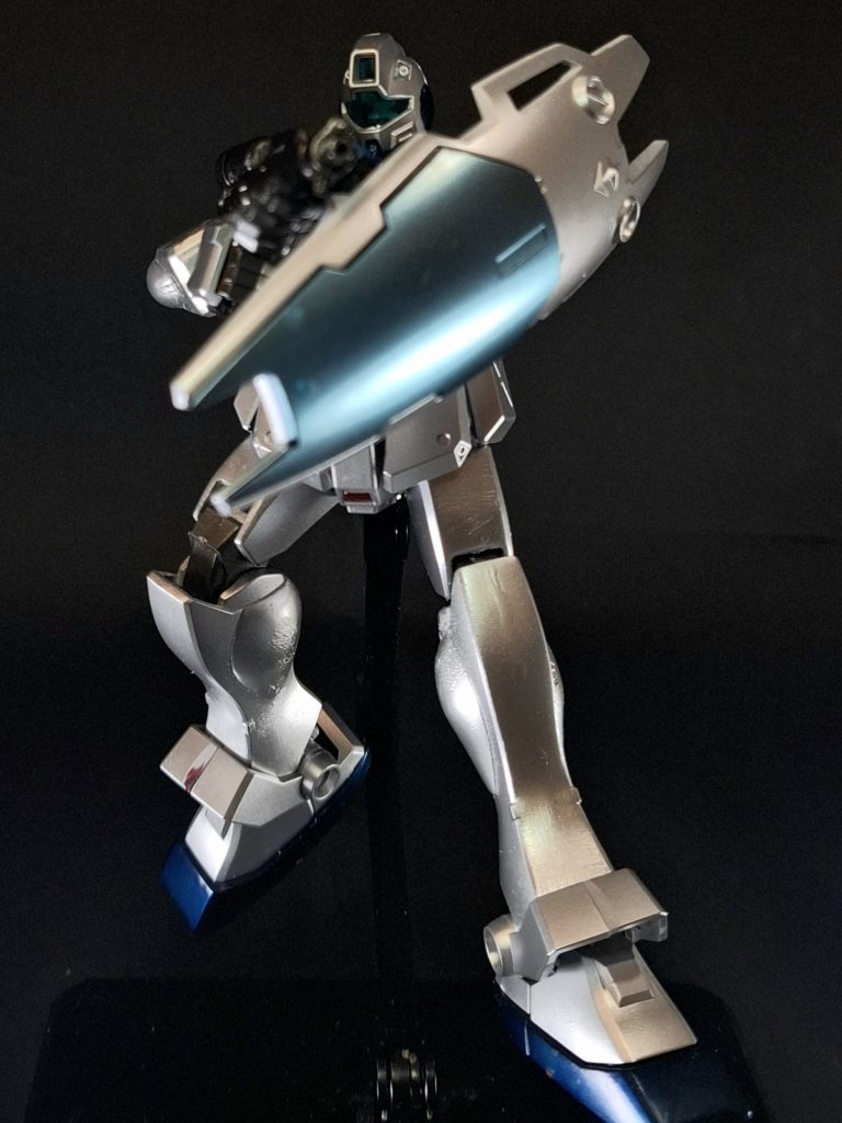 シールド型式番号：FADEGEL RGM-M-Sh-003（十字マークあり）及び RGM-M-Sh-007（十字マークなし）[44]ファーダゲール社製。ルナ・チタニウムを使用した三重ハニカム構造で、ガンダムシールドと同規格のもの[11]。コストダウンのために表面の十字マークが簡略化された物は、チタン・セラミック複合材に変更されている[44]。RX-78タイプに装備されたものと比較し、防御しやすいよう一部スライドハンドルが改善されている[38]。このシールドは、U.C.0093年の第二次ネオ・ジオン抗争に参戦したジムIIIにも装備されている。