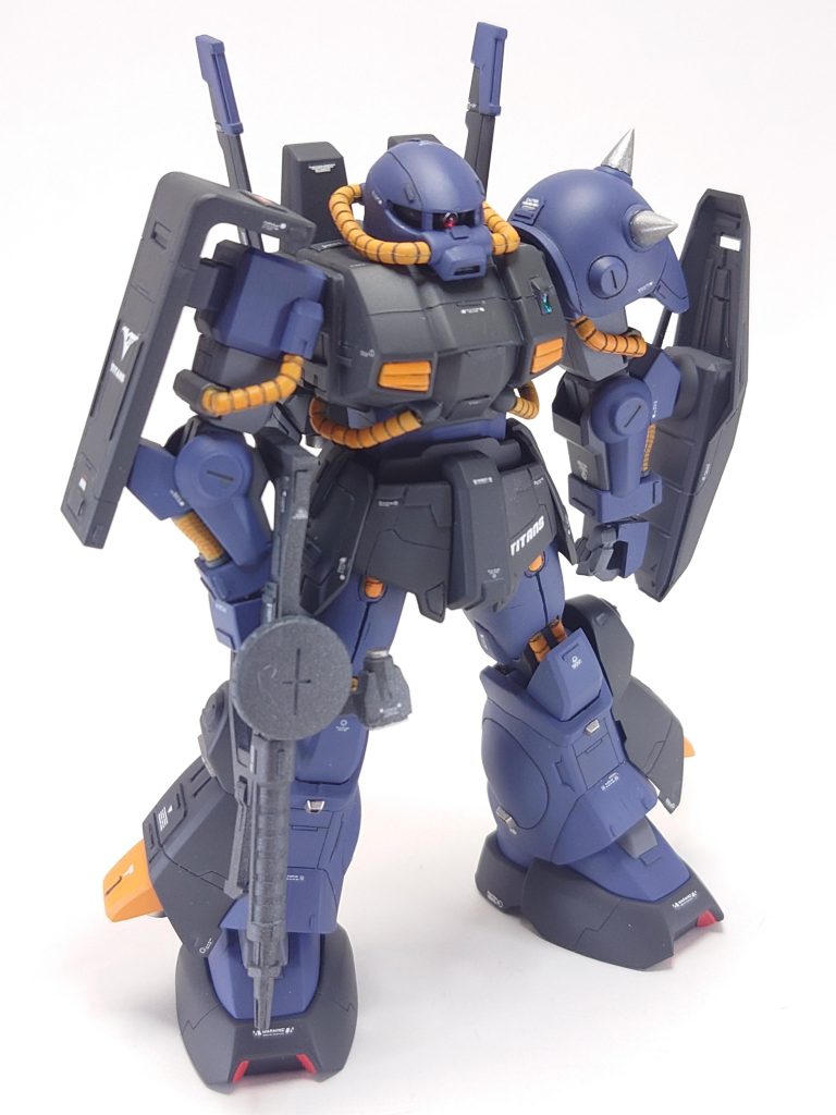 緑も良いですけどティターンズカラーならやっぱ青ですよね✋なんで連邦軍が青なんだか😓