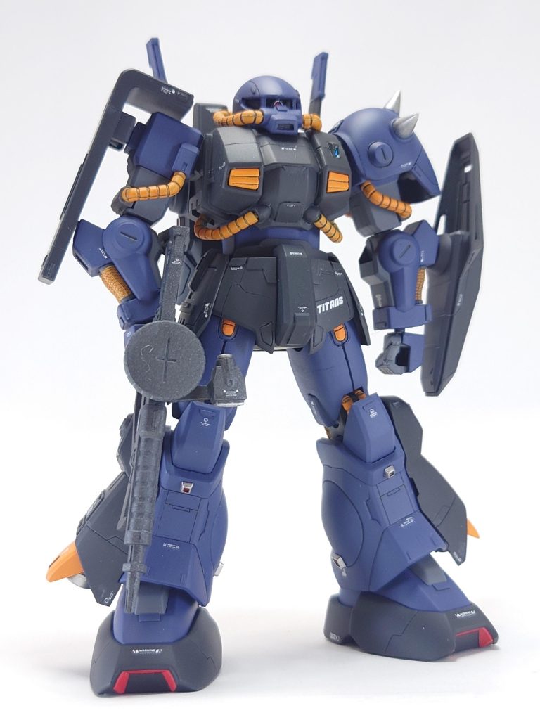 ティターンズブルーの青側の調色、もうちょっとグレー強くしても良かったですかねー😅設定画を参考にしましたが難しい・・・・でもティターンズブルー2のままよりは良かったかな？😄