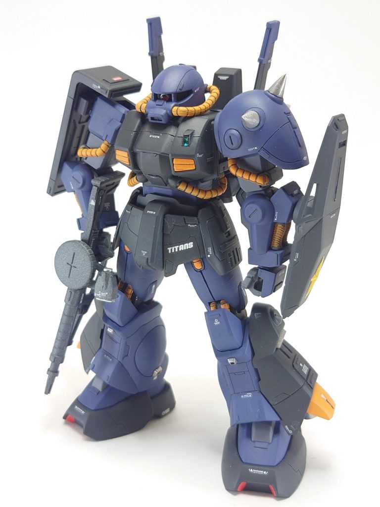 No.012と言う事でかなーり古いモデルなので合わせ目がガッツリ出ます😓頭も丸過ぎる気がしますがそれさえ直せばカッコいい機体じゃないでしょうか？😄色々といじり甲斐あるので楽しめるモデルです👍