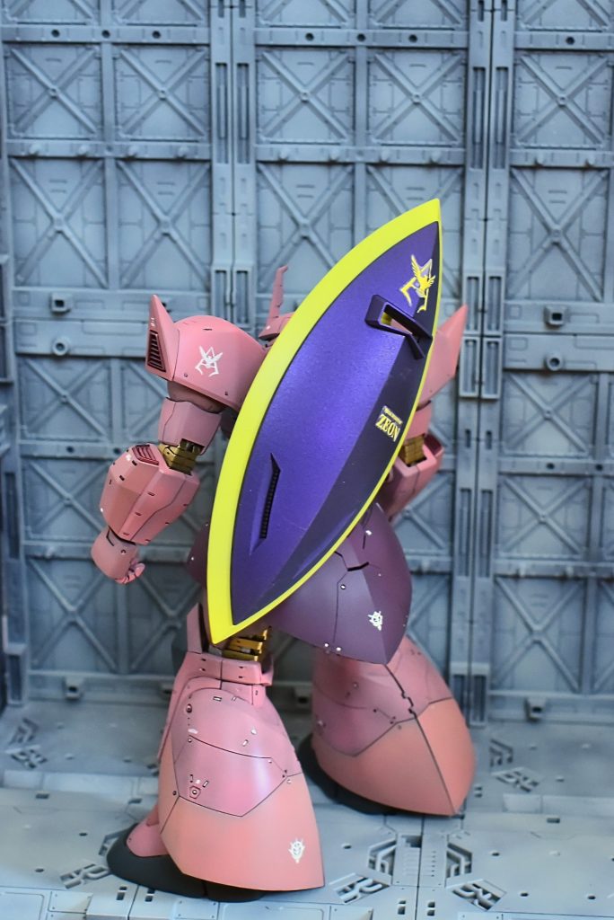 果たしてシールドは左右どっちに傾くのが正解なのか。