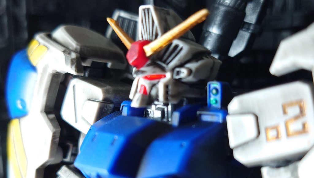 アトミックバズーカを撃ちながら、ガトーはガンダム試作2号機奪取から今日に至るまでの日を思い出していた (敵としては憎むべきガンダム…だが奪う対象ならば、この悪辣な顔立ちがむしろ頼もしい) 何かガトーに向かって叫ぶ女の声に、記憶をまさぐるものがあったが、今は大事の前の小事 声を振り払ってコックピットに飛び込んだ