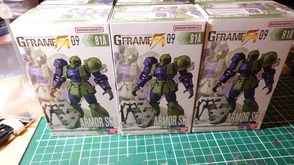 作品名：ついつい…<p>　秋葉原の黄色い潜水艦で1セット購入後、別の店行ったら、ザク１が山積みに…　2組買いましたよ　後悔はない　笑 　一つはそのまま組んで、一つはニコイチで組んで、あと一つは一旦保管…　　第10 弾の情報はいつかな？</p>
