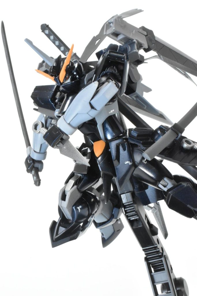 腰にも帯刀できます。