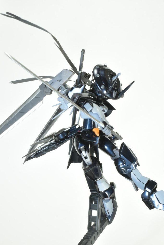 ボディ①:プリズムブルーブラックボディ②:ブルーフォグホワイト関節:メカサフヘヴィ武装:ガイアEXシルバーボディ①は光沢、その他はつや消しです。