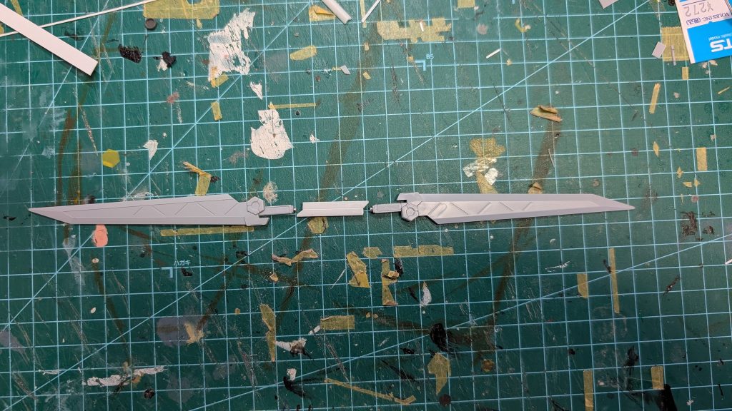 手裏剣のジョイントはプラ板で制作しました。