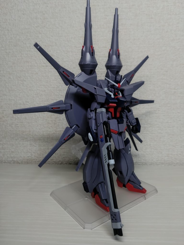 今回はシール部を塗装したのみで、ゲート処理等もせずサクッと作りました。最近色々忙しくてプラモに触る余裕がなくて…。SEEDアクションシステムの可動域に感動しました。文句のつけ所がないくらい非常に仕上がりがいいです！以下ポージング画像を…。