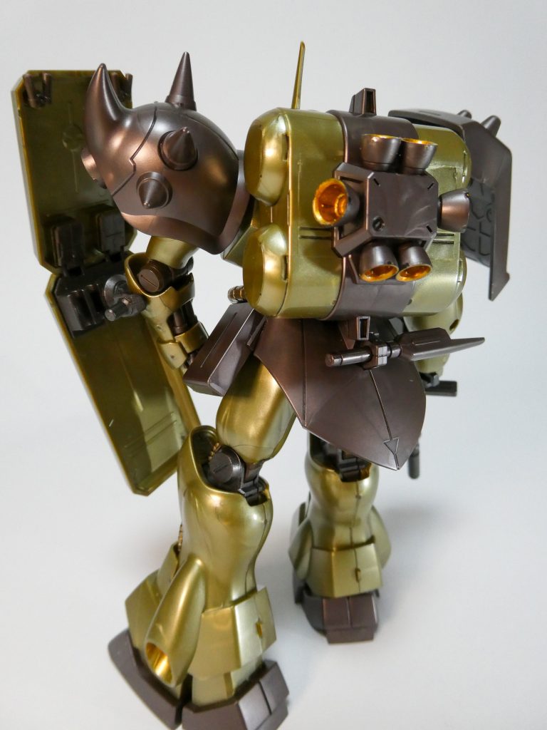 バーニアは筆塗りイエローをベースに、その上にゴールド、さらにクリアオレンジとイエローを混ぜて燃えてる感をプラス。エアで外側も少しオレンジにしてもよかったなと思いつつ…