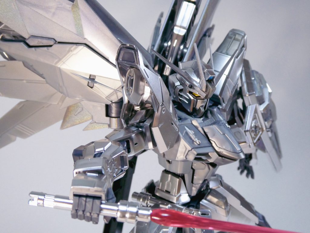 初めて見たガンダムがSEEDだったので、普通のMGは思い入れ強すぎてどう作るか悩んで進まない分、あまり考えなくていいスペコ系はありがたいです…！