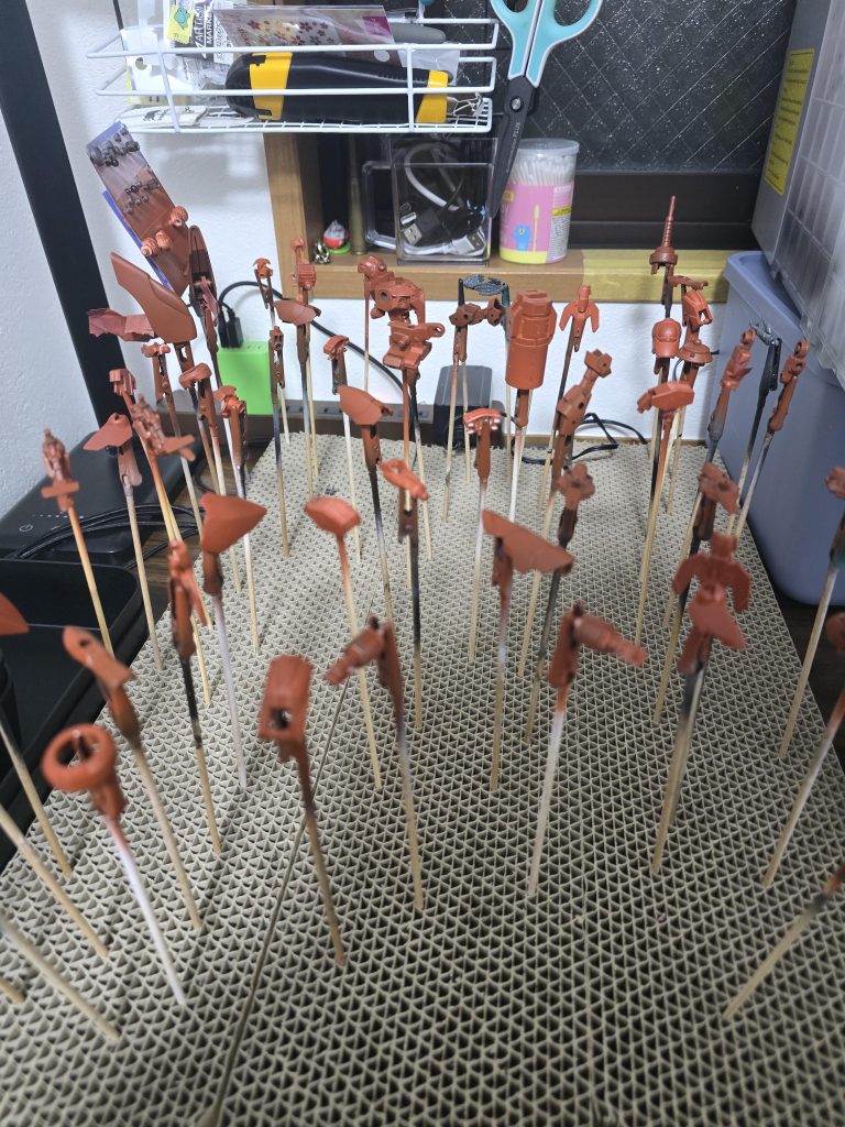 作品名：塗装始めました<p>今回は蜂をイメージしたMSになります。黄色で塗装するので、赤サフにしたんですがヤスリがけが甘いところが… ちなみにめっちゃ雨の日にやってたんですけどやはり湿度の高い日に塗装はNGなんですかね？今のところ白くなったりはして [&hellip;]</p>
