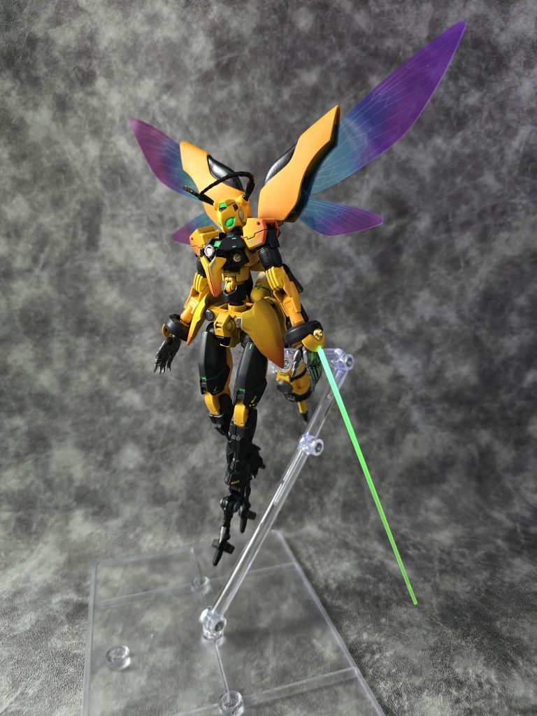 ブラックライトで怪しく光る…