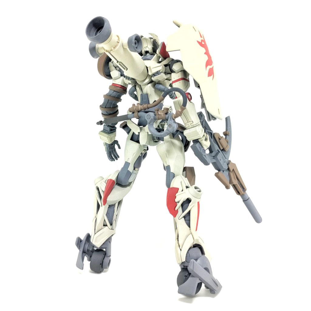 ジークアクスノマドは現地改修した機体です。壊れてしまった箇所をあり合わせのパーツで補修しながら、環境に合わせたカスタムをしています。