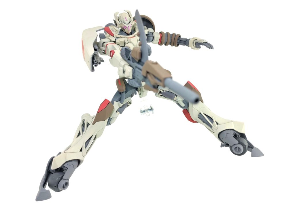 右腕にはライフルです。破損した部分を無理やり直しながら使っています。