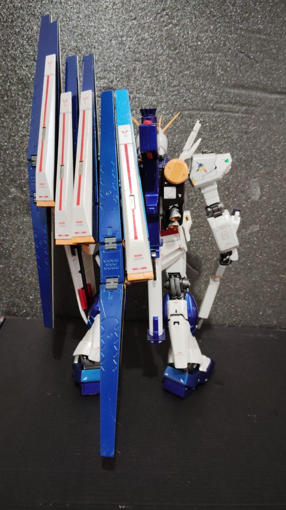 ロングレンジフィンファンネルをイメージしたカラーリングにしてます。