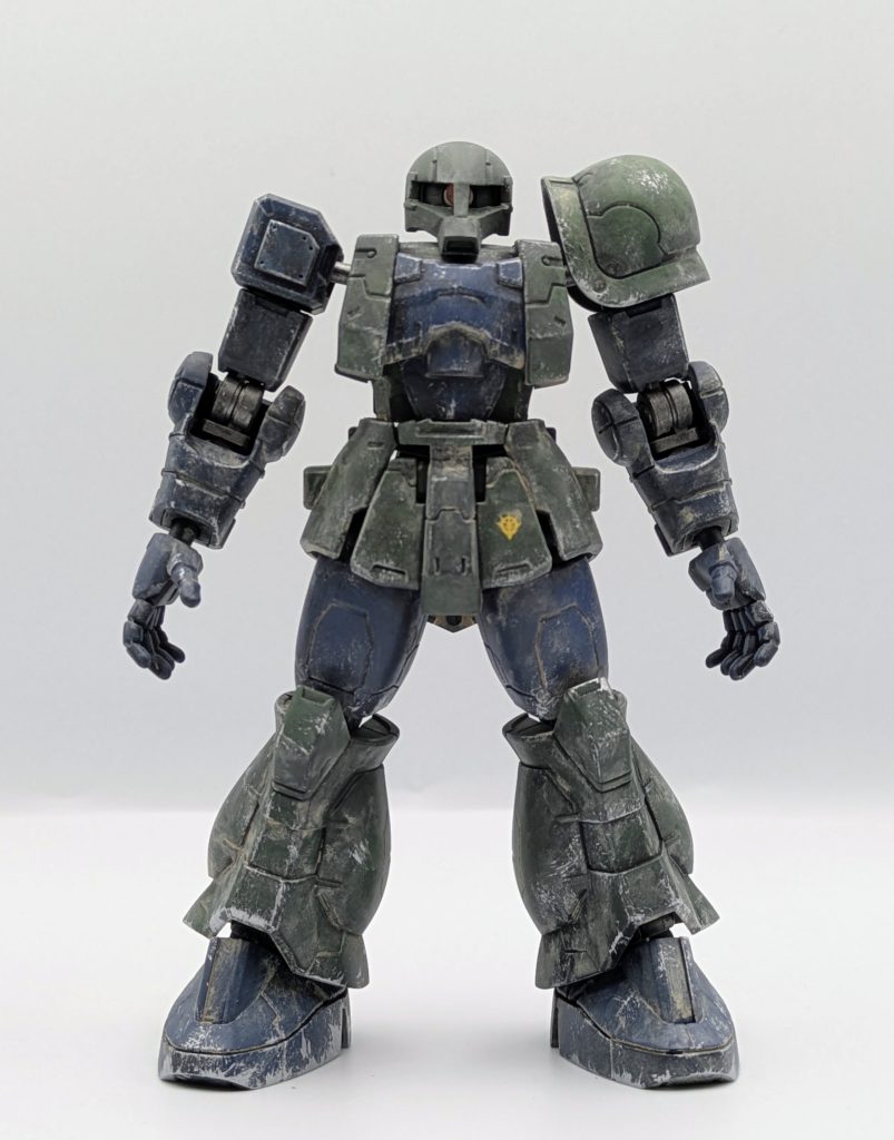 今回は改造箇所はモノアイ・肩の溝埋め、マシンガンのノズルとセンサー。デカールはエンブレムのみというシンプルな製作となりました。