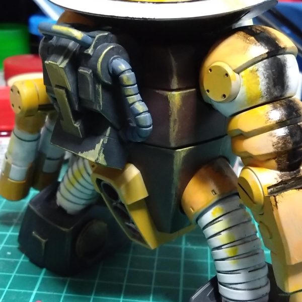 やっと塗装の時間が取れて少し進めてみました。前は3枚目の画像のようにもう少しオレンジっぽい色でまぁまぁ個人的には好きでしたが今回の塗装目標からは少しそれてしまったので全体的にもう一度塗装重ねて現在はメイン画像と2枚目のようになってます。コレって失敗じゃない？って思われるかもですが今回の塗装は実験も兼ねたチャレンジですので不自然な塗装になってます。艶消しクリアでどうなるか？確認しながらやってみます。（2枚目）