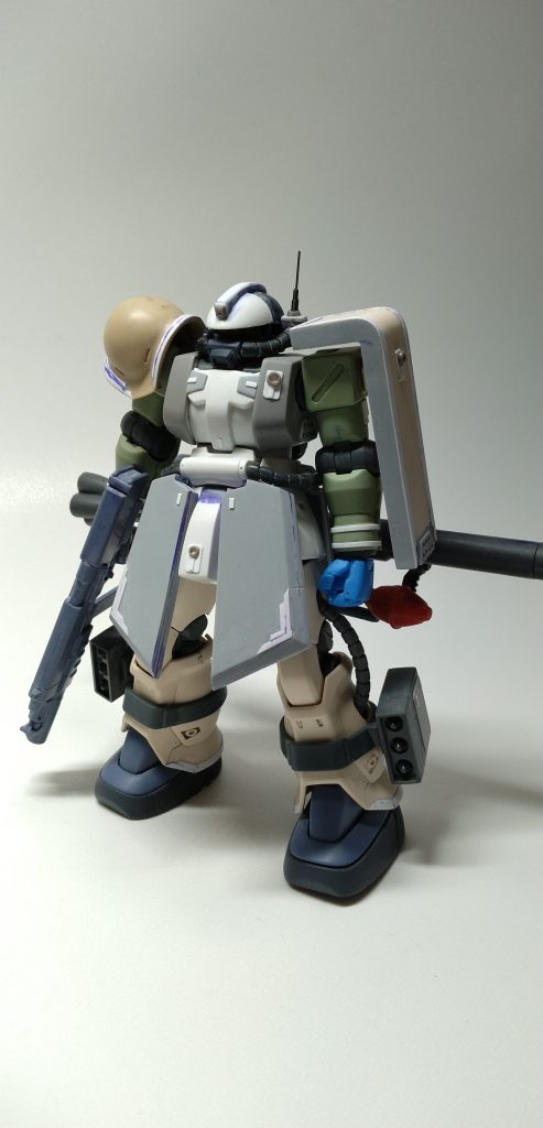 塗装前の状態です。シンマツナガザクのボディにF2の手足と何を作るために分捕られたかが分かる状態ですね(笑)頭部は前作に続いてバイザーと追加カメラ、頭部横に追加アンテナを増設してます。今回も最後までご覧下さりありがとうございました。また次回作でもお会いしましょう☆