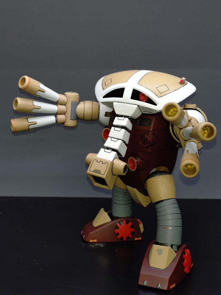 指(？)のビーム砲は個別に可動出来る様にしました。あと鼻の部分を切り分けて中に可動パーツを入れてあります。ちなみに鼻の中に入っているのはラゴゥの首です(・・;)