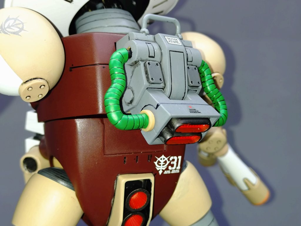 胴体の濃い茶色はレッドブラウン。薄い茶色はライトブラウン。赤はシャインレッド。白はグランプリホワイトを使用しています。他に黒、黒鉄色、ディトナグリーン、ライトグレーです。全体につや消しトップコートで仕上げています。