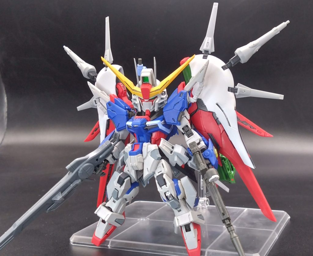 黒羽部分に旧HGレジェンドのドラグーン部分をパテ盛りやすって形成に頭部レジェンド角はプラ板接着塗装はSPEC2グレーとブルーは暗めにし赤はそのまま艶消し、関節はカッパーとクリアディープレッドでと塗装しましたW完走した感想はMGSDはええキットやなあどんなブンドドしてもかっこよくきまるし最高すね!