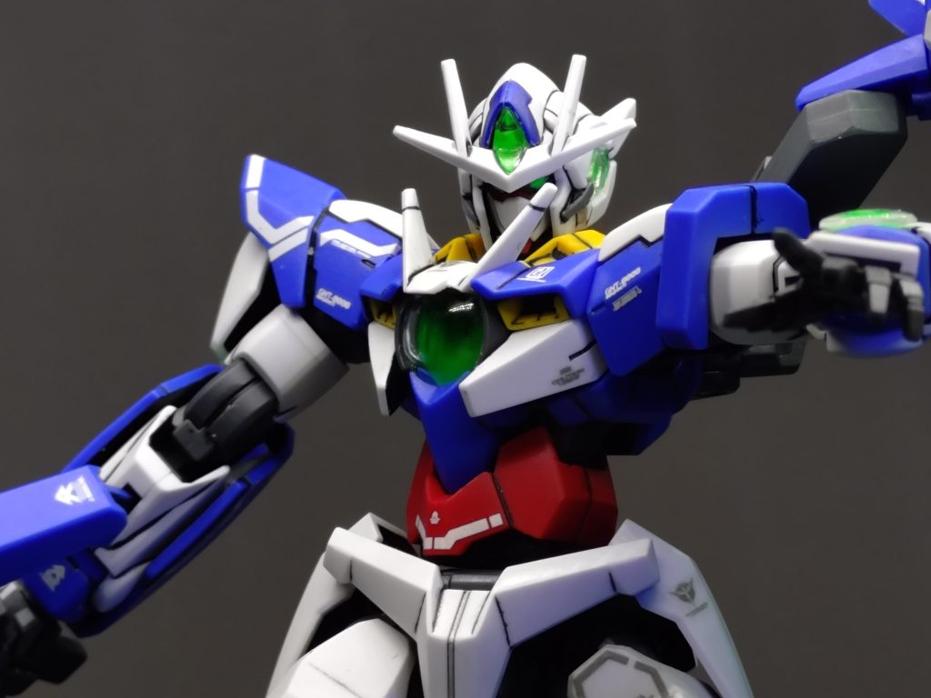 頭部の青はキャラクターブルー、他各所にアクセントとしてニュートラルグレーを塗ってあります。