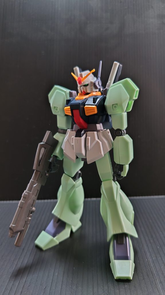 組み合わせは、頭、胴体、腰、バックパックが、ガンダムMk-Ⅱ両手足、バルカンポッドがジェガンライフルがギラ･ドーガです